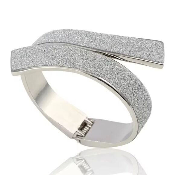 Brand New Silver Tone Matte Silver Bangle Bracelet - Picture 1 of 11